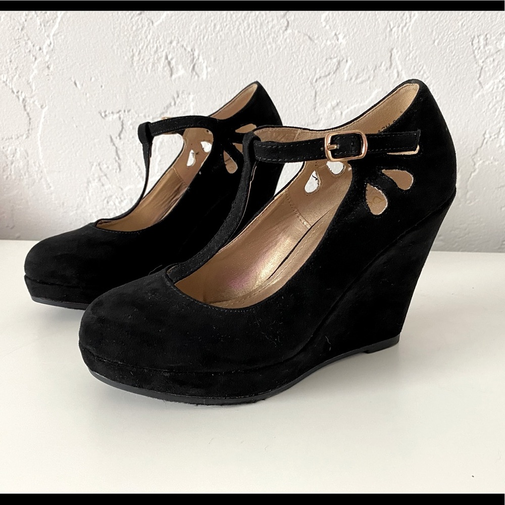 Size 6 women’s wedge heel